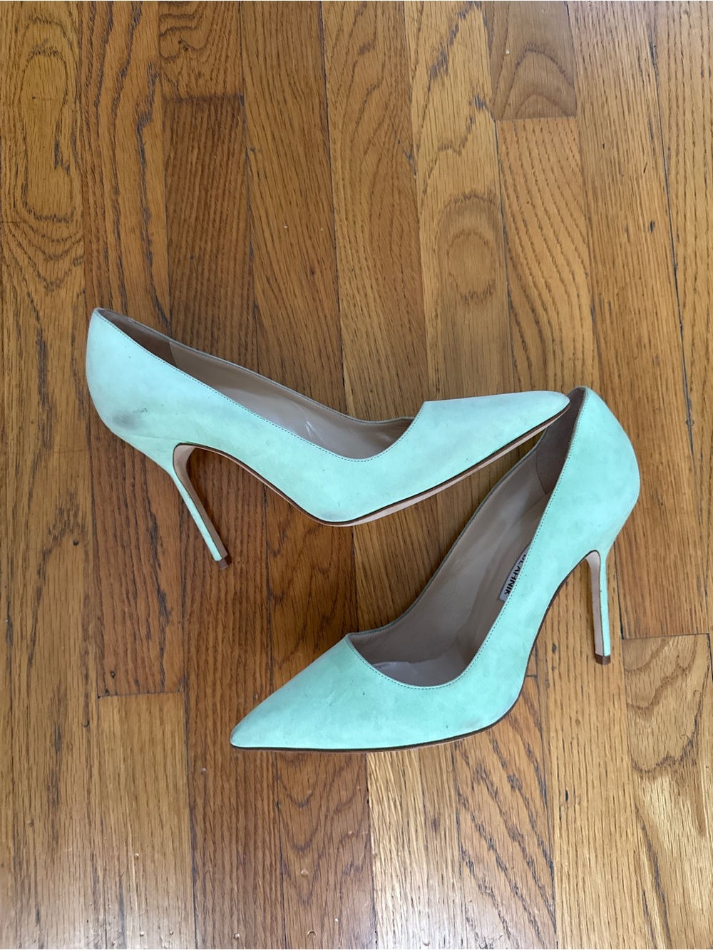 Manolo Blahnik Light Mint Green Suede Pointed-Toe Pumps - Picture 5 of 9